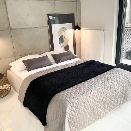 El Apartments - Antares พอซนาน ภายนอก รูปภาพ